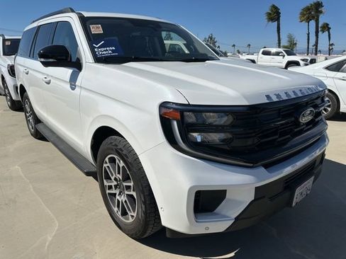 Certified 2025 Ford Expedition Active image 1