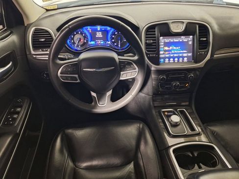 Used 2022 Chrysler 300 Touring L RWD image 9