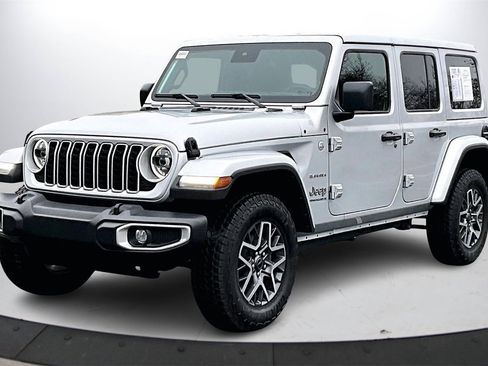 Certified 2024 Jeep Wrangler Sahara image 4