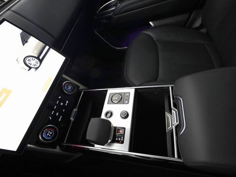 Used 2023 Land Rover Range Rover SE image 38