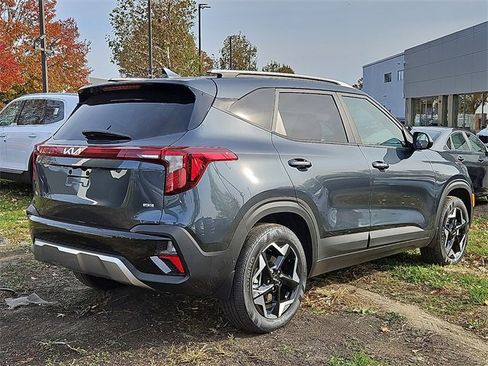 Used 2025 Kia Seltos S image 6