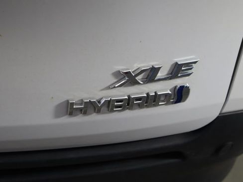 Used 2024 Toyota Sienna XLE AWD/4WD image 48