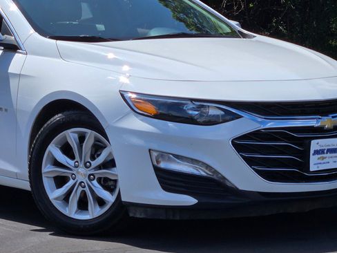Certified 2025 Chevrolet Malibu LT FWD image 3