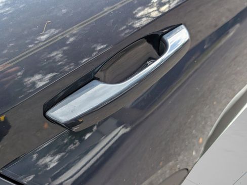 Used 2023 Hyundai Venue Limited image 25