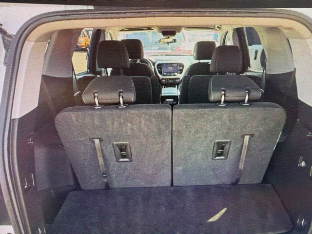 Used 2022 GMC Acadia SLE w/ Elevation Edition FWD image 6