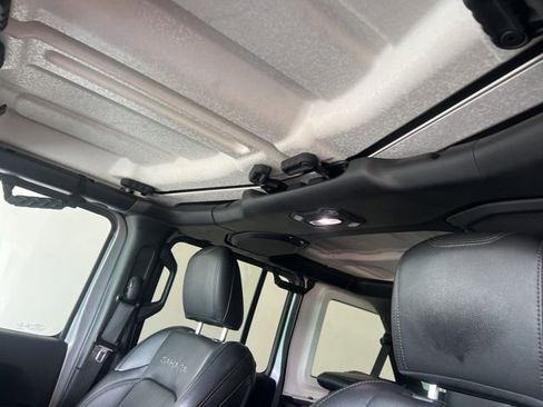 Used 2018 Jeep Wrangler Unlimited Sahara AWD/4WD image 18