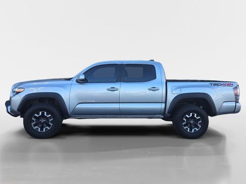 Used 2022 Toyota Tacoma TRD Off-Road image 2