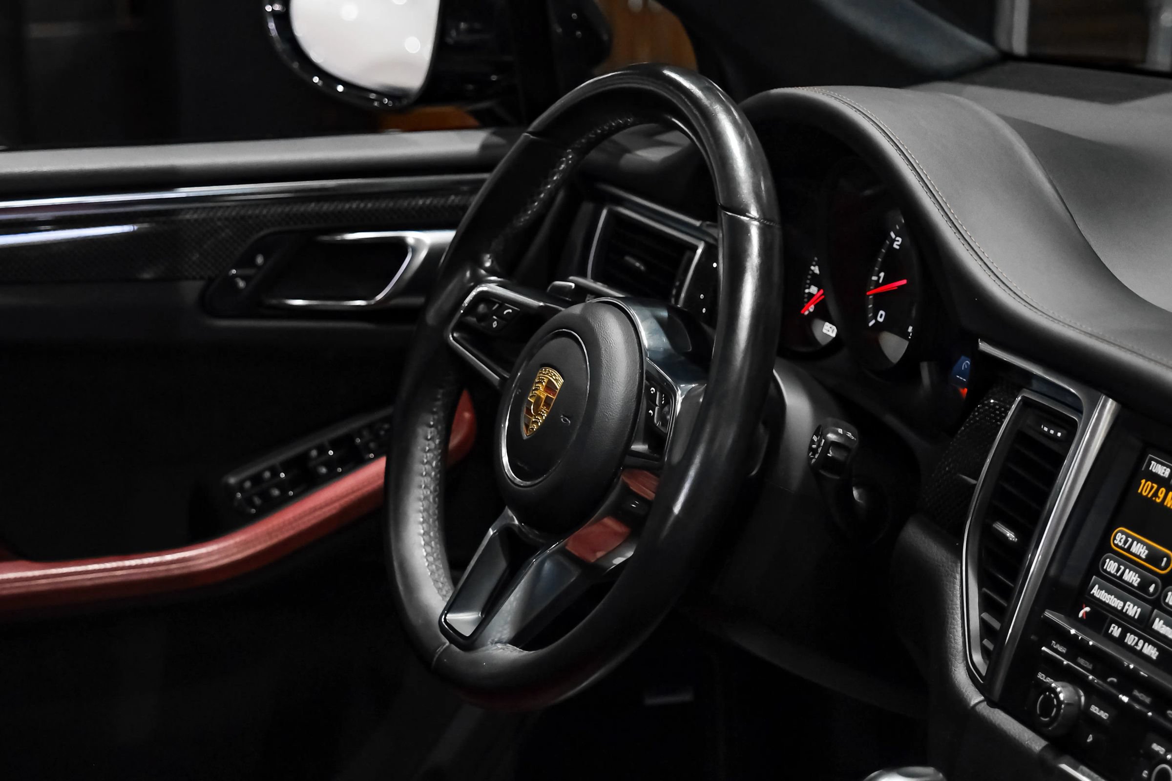 Used 2015 Porsche Macan Turbo AWD/4WD image 17
