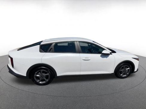 Used 2025 Kia K4 LXS image 15