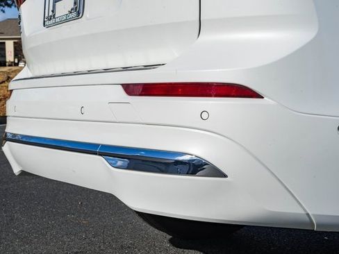 Used 2023 Volvo XC60 B5 Plus w/ Climate Package image 7