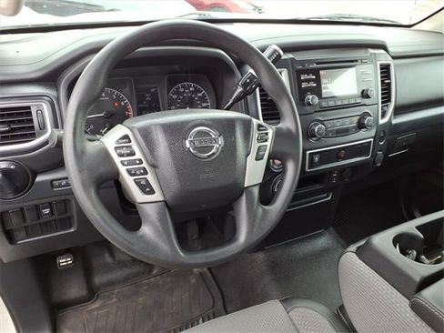 Used 2018 Nissan Titan S image 17