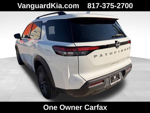Used 2024 Nissan Pathfinder SV image 2