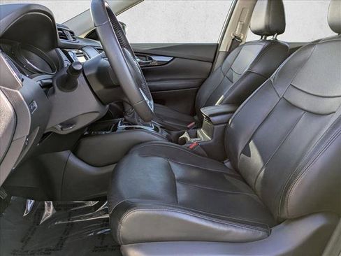 Used 2020 Nissan Rogue SL w/ Premium Package image 19