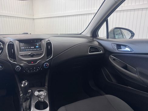 Used 2018 Chevrolet Cruze LT w/ Convenience Package FWD image 16