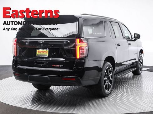 Used 2024 Chevrolet Suburban RST RWD image 5