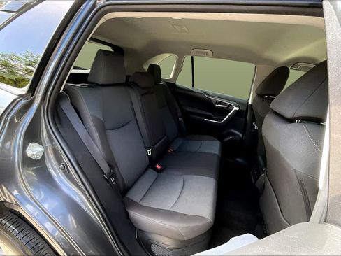 Used 2025 Toyota RAV4 XLE AWD/4WD image 29