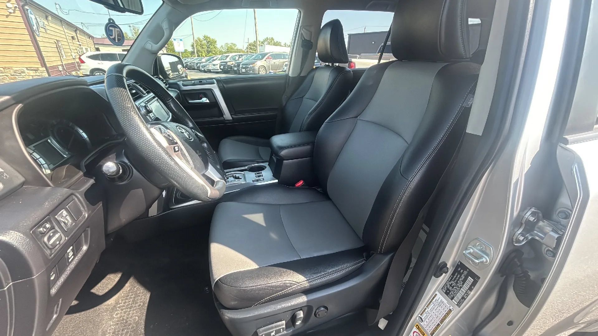 Used 2017 Toyota 4Runner SR5 Premium AWD/4WD image 27