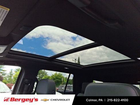 Certified 2022 Chevrolet Tahoe Z71 w/ Luxury Package AWD/4WD image 19