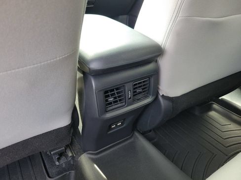 Used 2021 Toyota RAV4 XLE AWD/4WD image 11