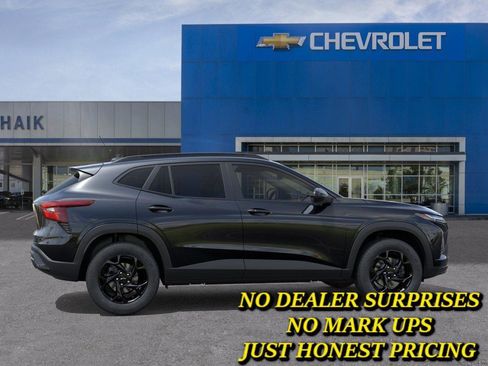 New 2026 Chevrolet Trax LT w/ Driver Confidence Package FWD image 5