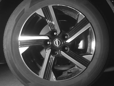 Used 2025 Nissan Sentra SV image 13