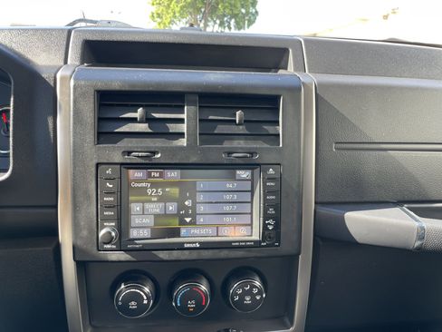 Used 2012 Jeep Liberty Sport image 18