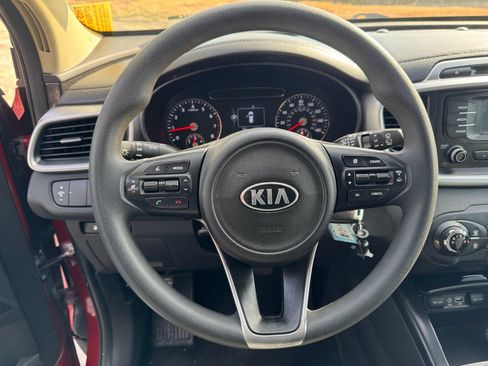 Used 2017 Kia Sorento LX image 16