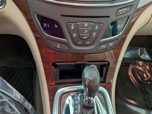 Used 2017 Buick Regal Premium w/ Driver Confidence Package #2 image 33