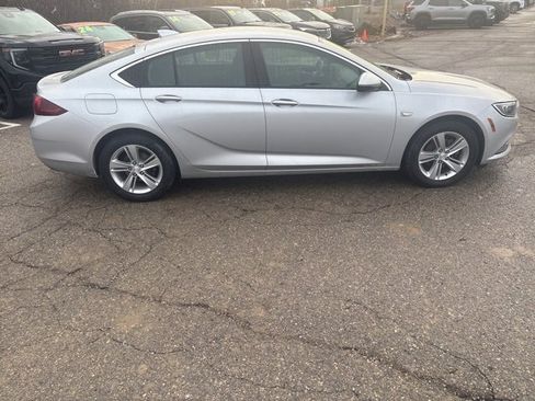 Used 2018 Buick Regal Preferred image 2