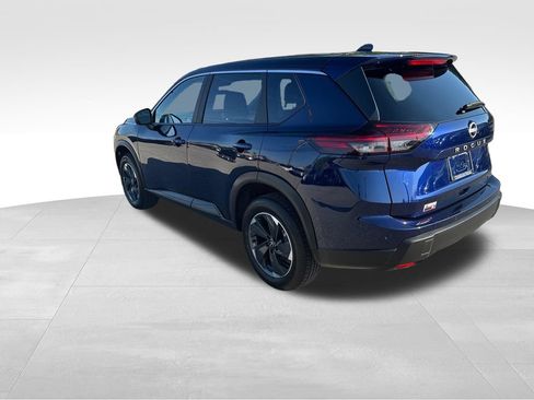Used 2025 Nissan Rogue SV AWD/4WD image 4