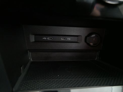 Certified 2022 Volkswagen Taos SEL w/ Panoramic Sunroof Package image 30