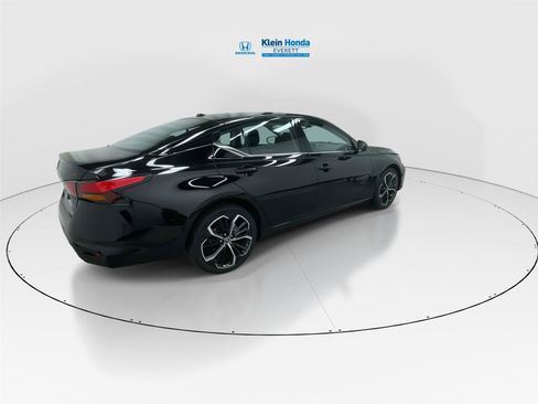 Used 2024 Nissan Altima 2.5 SR image 2