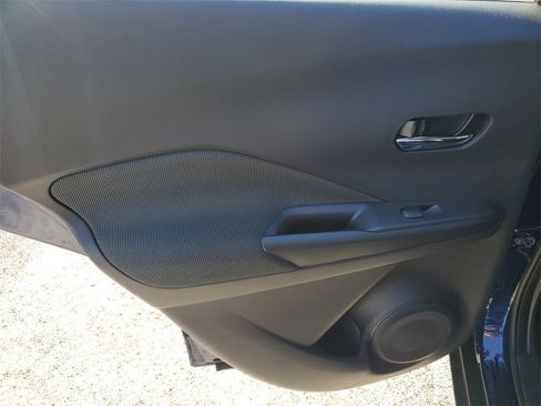 Used 2020 Nissan Kicks SV image 11