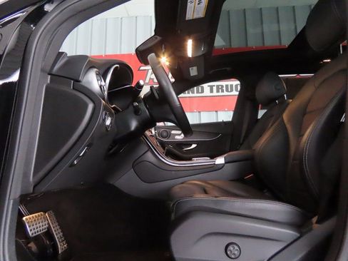 Used 2022 Mercedes-Benz GLC 300 4MATIC image 2