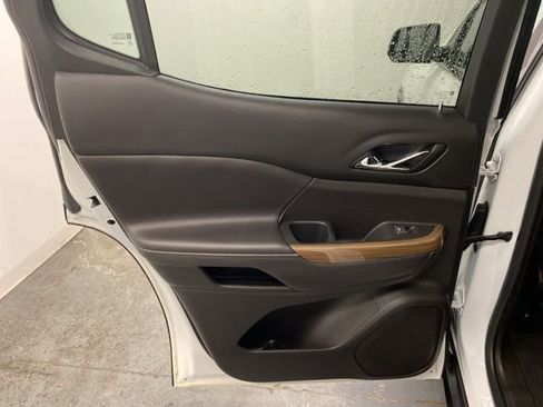 Certified 2023 GMC Acadia SLE w/ Driver Convenience Package image 23