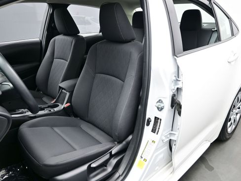 Used 2024 Toyota Corolla LE FWD image 11