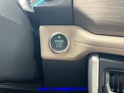 Used 2024 Ford Expedition Limited image 8