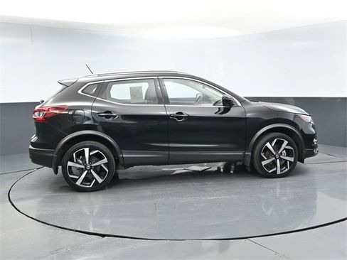 Used 2022 Nissan Rogue Sport SL w/ Premium Package image 6
