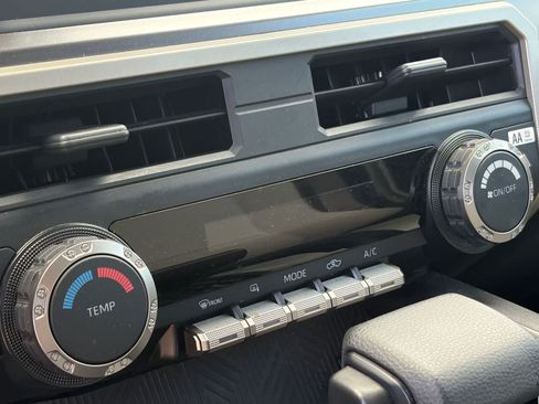 Used 2025 Toyota Tacoma SR5 AWD/4WD image 17