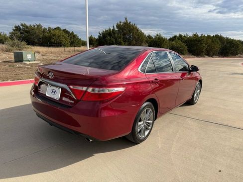 Used 2016 Toyota Camry SE image 5