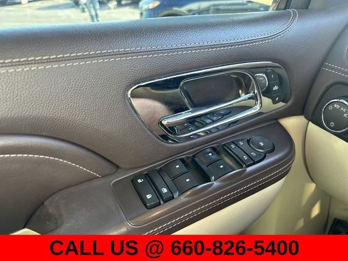 Used 2011 Cadillac Escalade Platinum AWD/4WD image 27