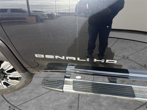 Used 2024 GMC Sierra 3500 Denali w/ Denali Reserve Package image 40