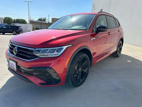 Used 2024 Volkswagen Tiguan SE R-Line FWD image 3