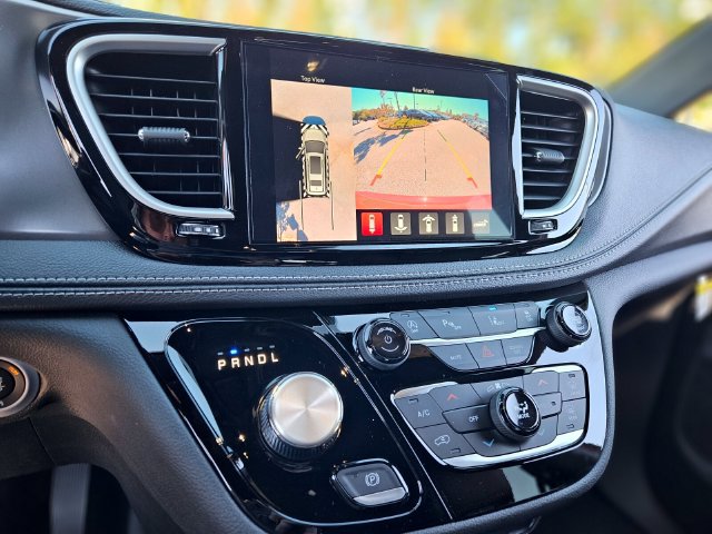 New 2026 Chrysler Pacifica Select FWD image 10
