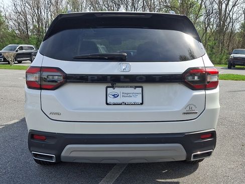 Used 2023 Honda Pilot Touring image 5