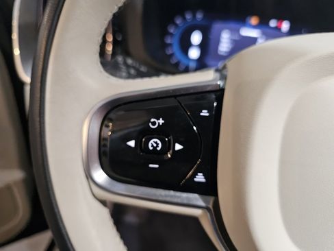 Certified 2024 Volvo XC60 T8 Ultimate w/ Protection Package Premier image 23