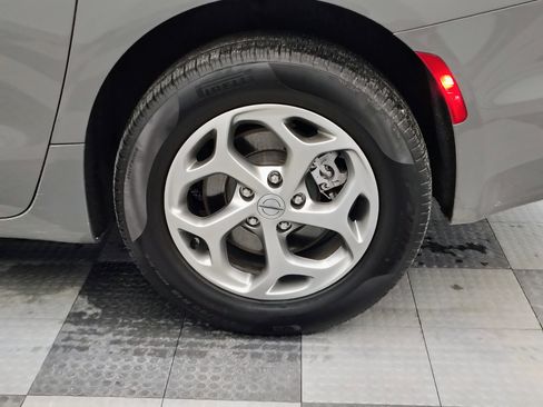 Used 2024 Chrysler Pacifica Limited w/ Trailer Tow Group image 17