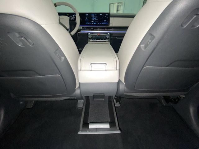 Used 2024 Hyundai Santa Fe Limited FWD image 30