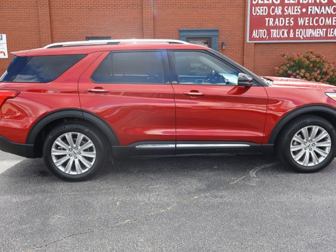 Used 2022 Ford Explorer Limited w/ Equipment Group 301A image 6