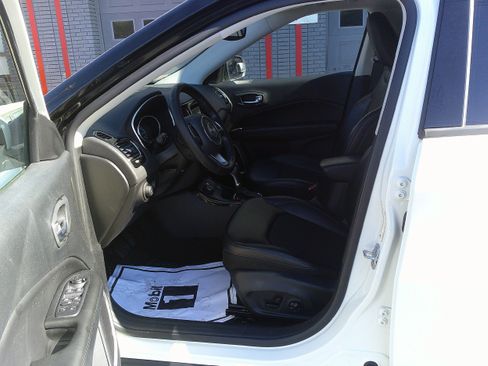 Used 2021 Jeep Compass Latitude image 12